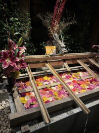 No.053 お礼参りの花手水 